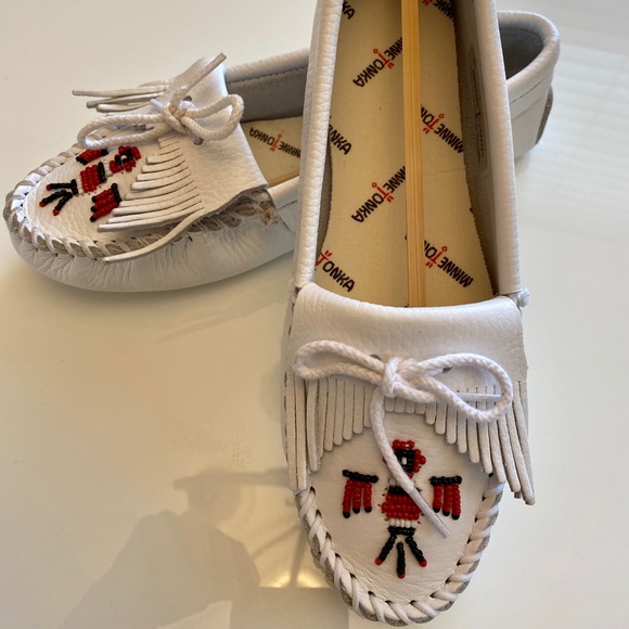 BNWB MINNETONKA WHITE LEATHER SIZE 6 WOMEN’S - Picture 5 of 10